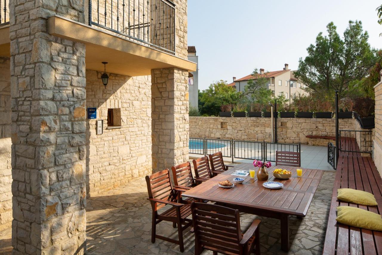 Marlera - Penthouse Appartement Ližnjan Buitenkant foto