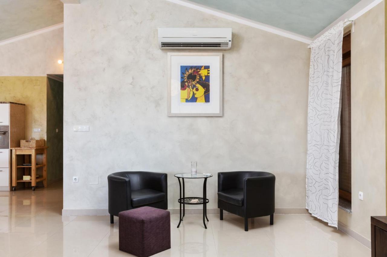 Marlera - Penthouse Appartement Ližnjan Buitenkant foto