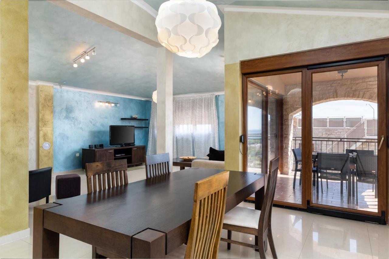 Marlera - Penthouse Appartement Ližnjan Buitenkant foto