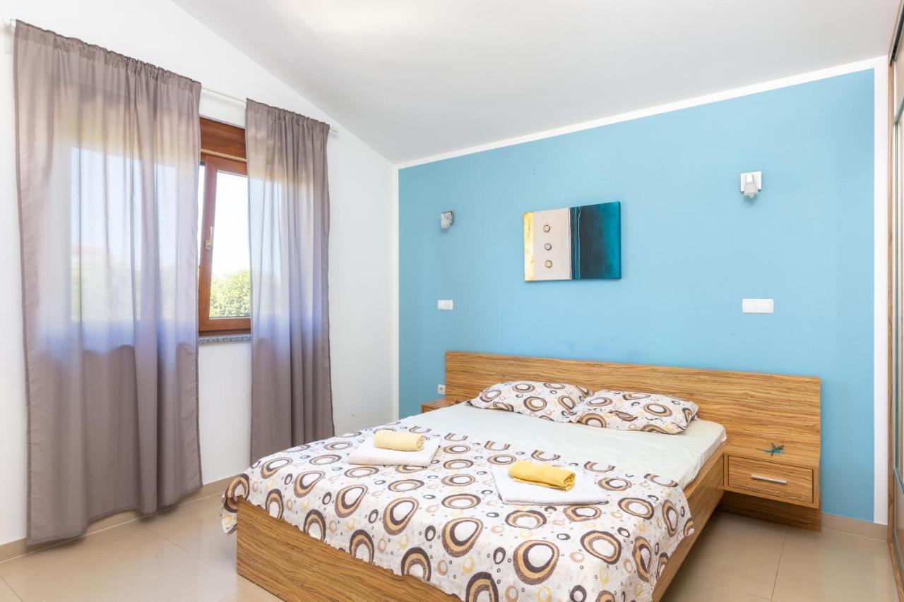 Marlera - Penthouse Appartement Ližnjan Buitenkant foto