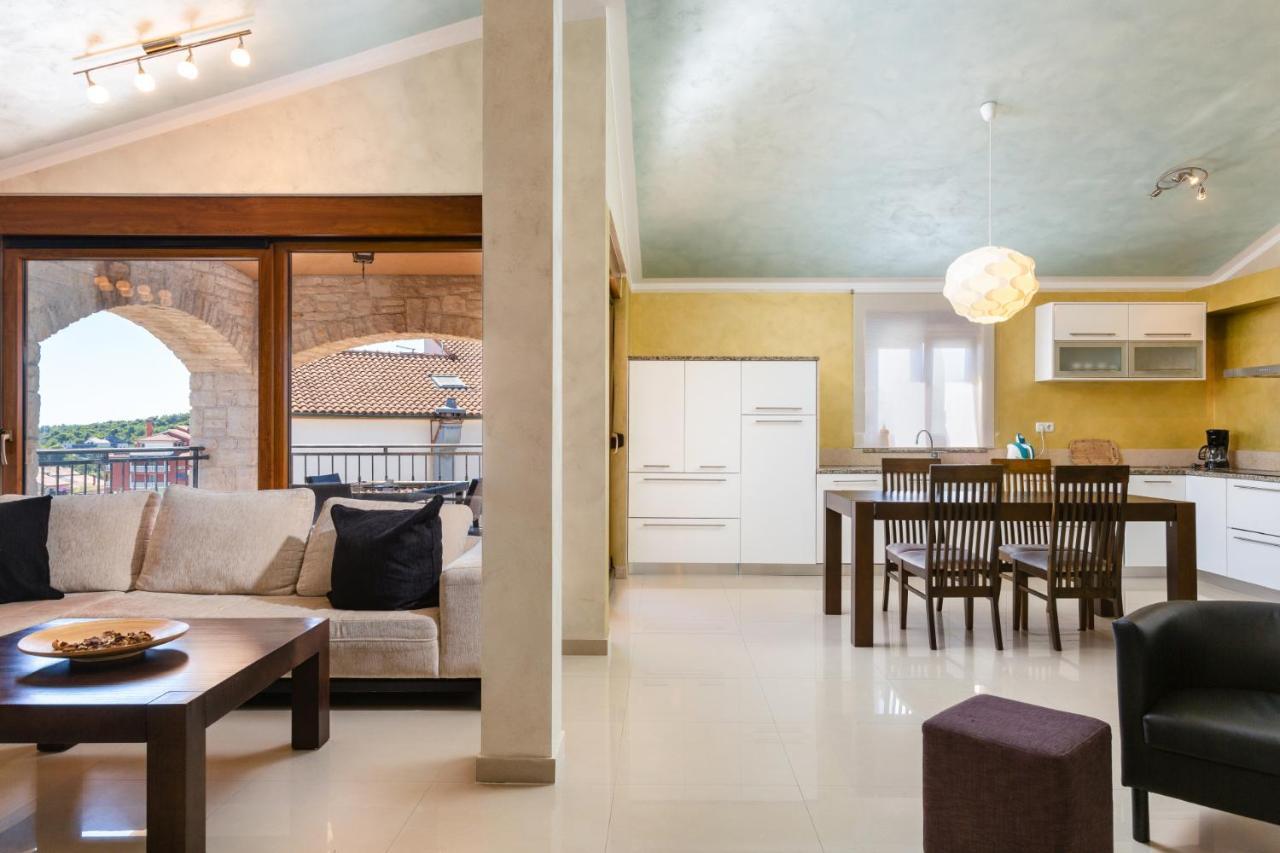 Marlera - Penthouse Appartement Ližnjan Buitenkant foto