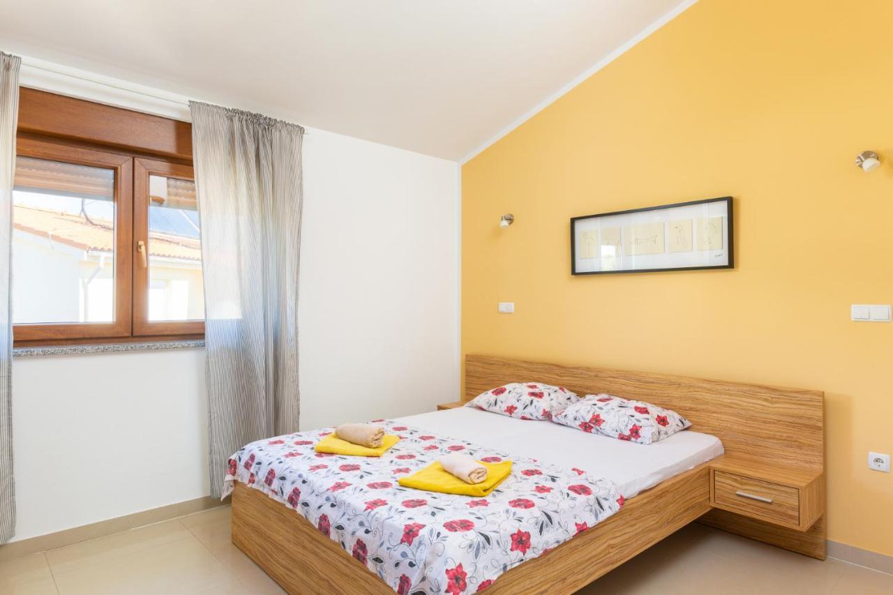 Marlera - Penthouse Appartement Ližnjan Buitenkant foto
