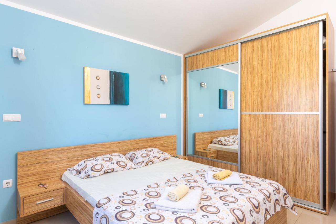 Marlera - Penthouse Appartement Ližnjan Buitenkant foto